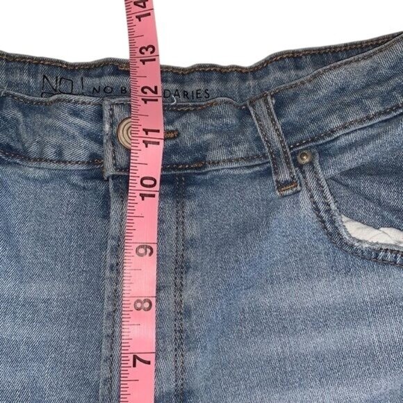 No Boundaries Distressed Light Wash Straight-Leg Denim Jeans Womens Size 17 - Picture 9 of 10